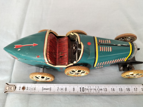Voiture en fer blanc Bugatti Type 35 Marseille 8 (13)
