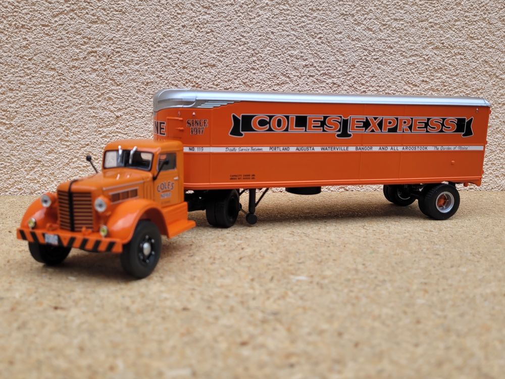 Federal 45 M + semi-remorque fourgon 