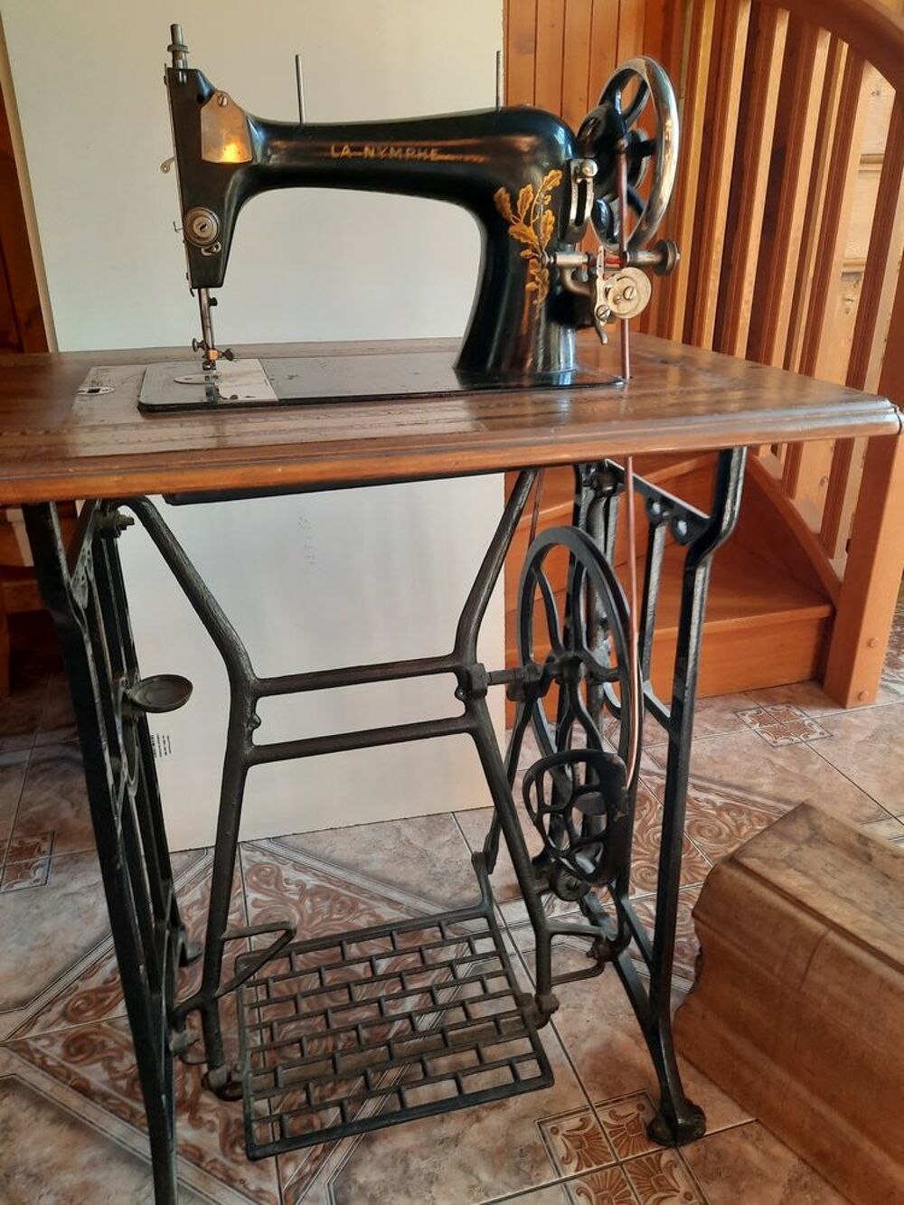 Machine &agrave; coudre ancienne "LA NYMPHE" Art Nouveau Décoration