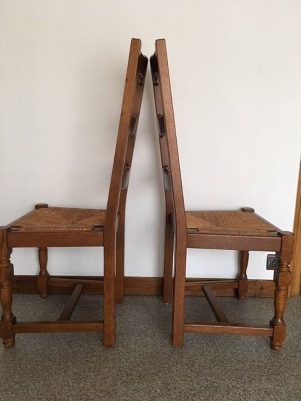 Cinq chaises en ch&ecirc;ne 27 Meubles