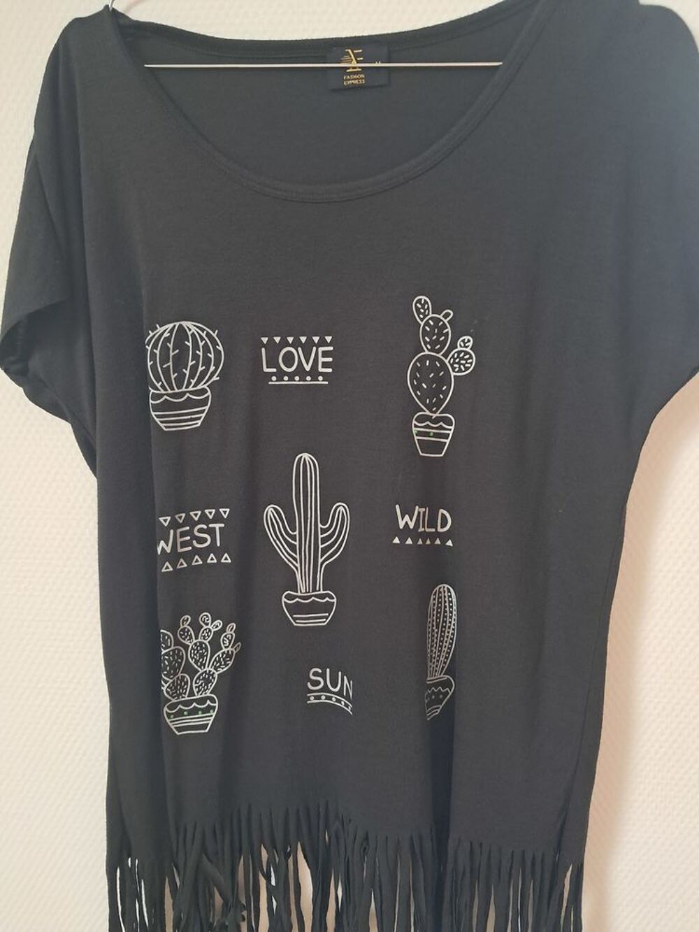 Tee shirt taille m Vêtements