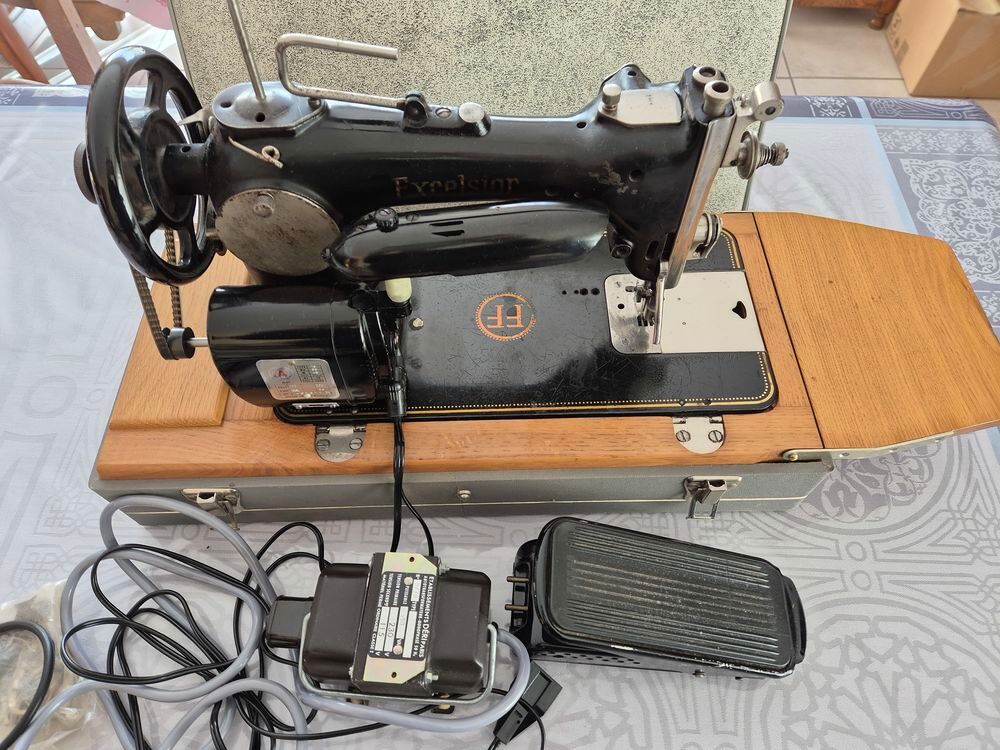 Machine &agrave; coudre EXCELSIOR FF 