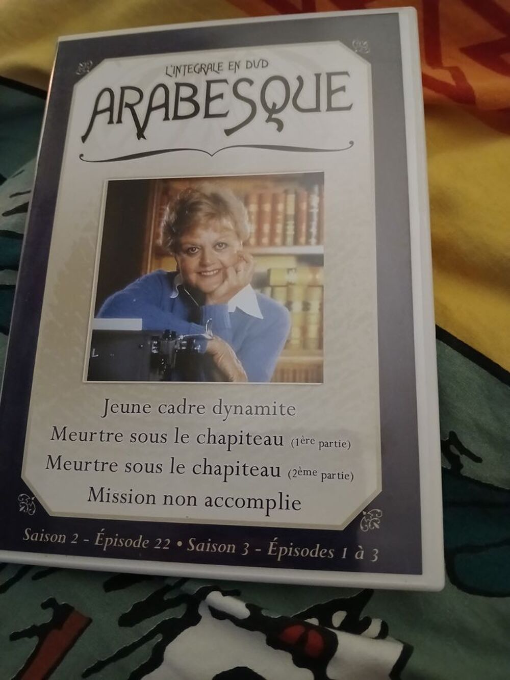 DVD ARABESQUE
SAISON 2 EPISODE 22
SAISON 3 EPISODES 1 A 3 DVD et blu-ray