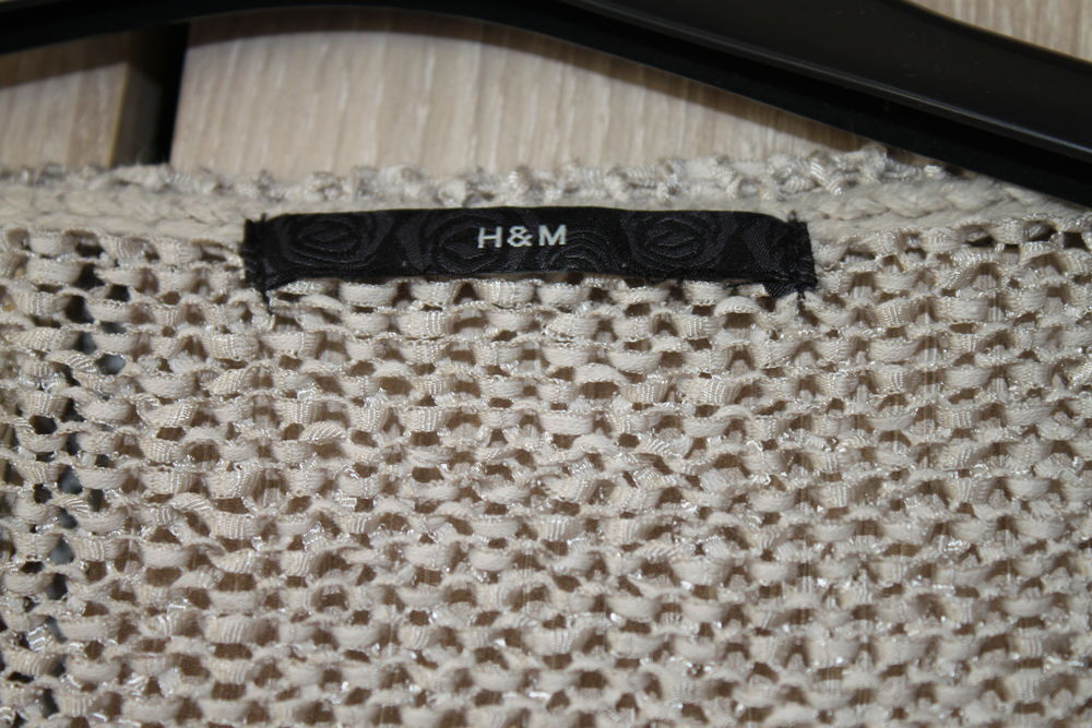 Pull long H&amp;M taille unique, col en v, couleur beige marron Vêtements