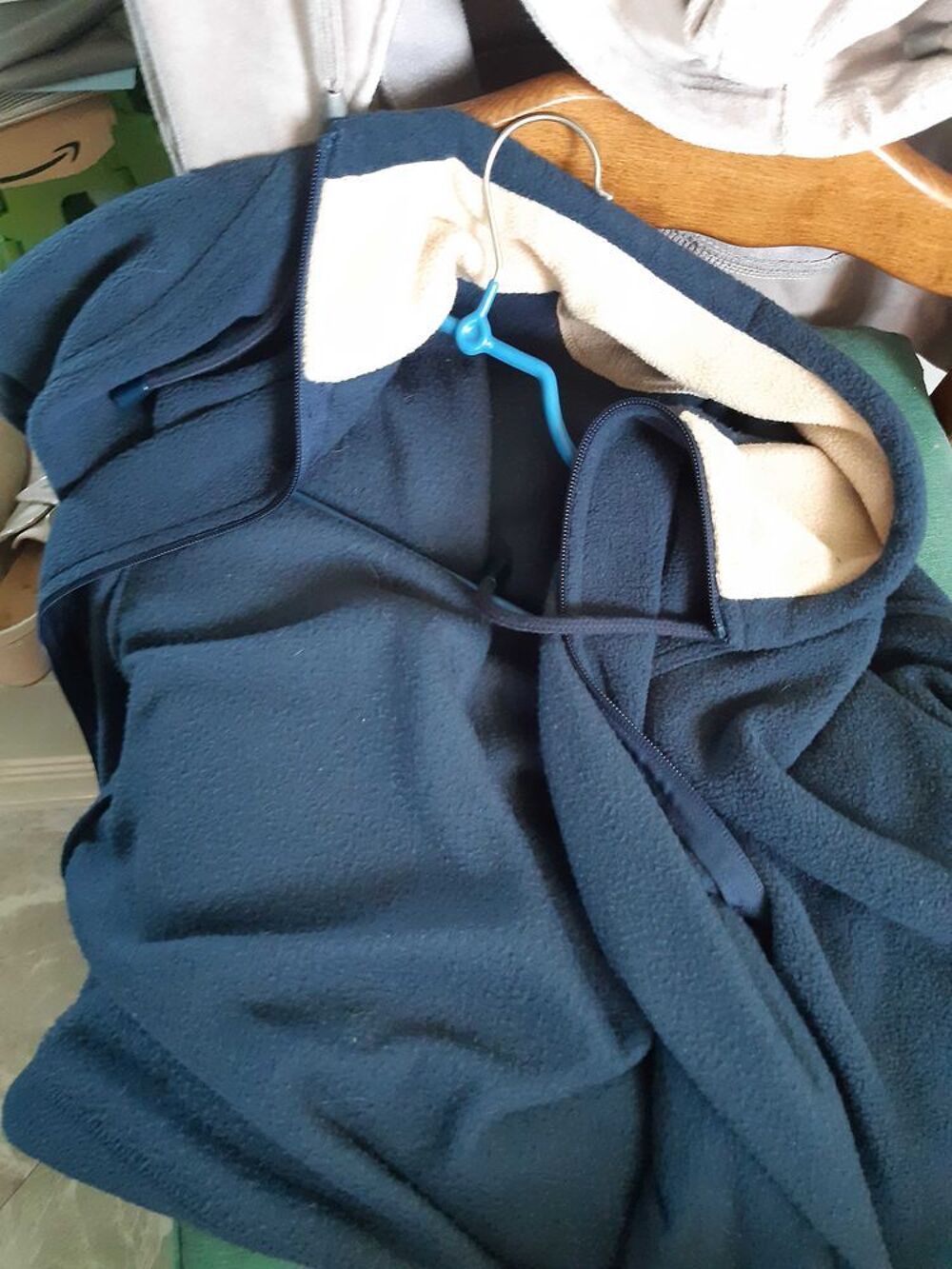 petit blouson en velours ou en coton capuche fermeture &eacute;clair 2 poches des tas de couleurs Vtements