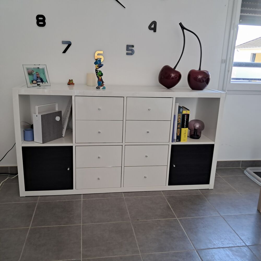 Beau meuble blanc brillant Meubles