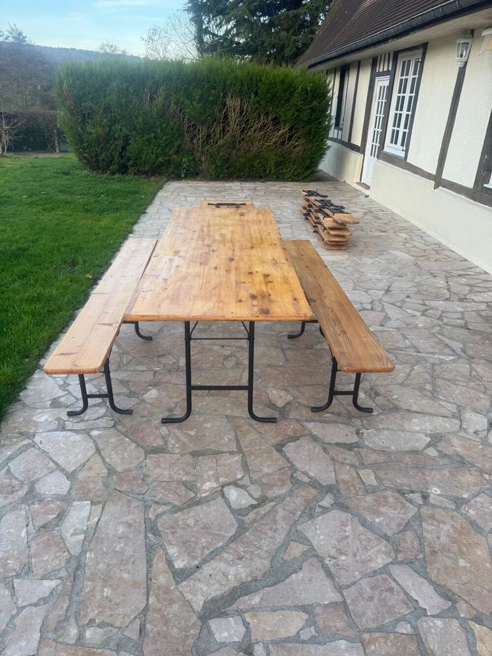 Table de brasserie bancs en bois 3 pieds pliants festival
Meubles