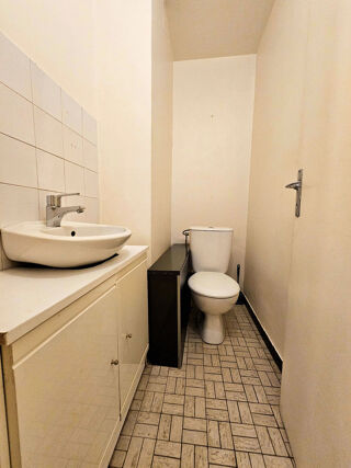  Appartement à louer 2 pièces 63 m²