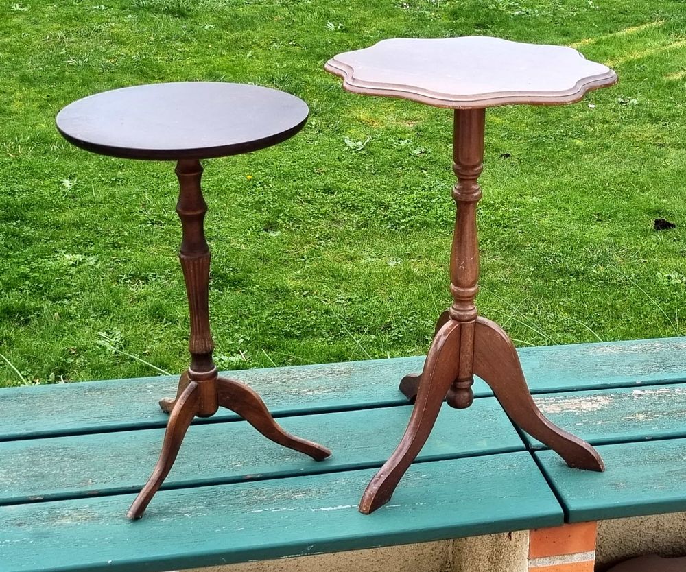 GUERIDONS EN BOIS TROIS PIEDS Meubles
