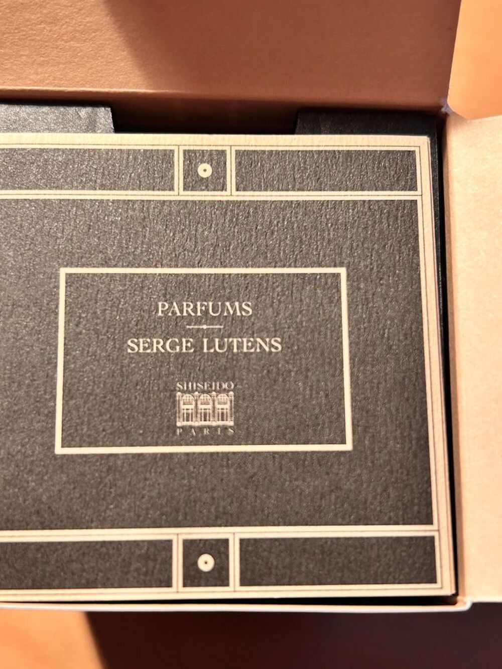 Eau de Parfum Serge Lutens Bijoux et montres