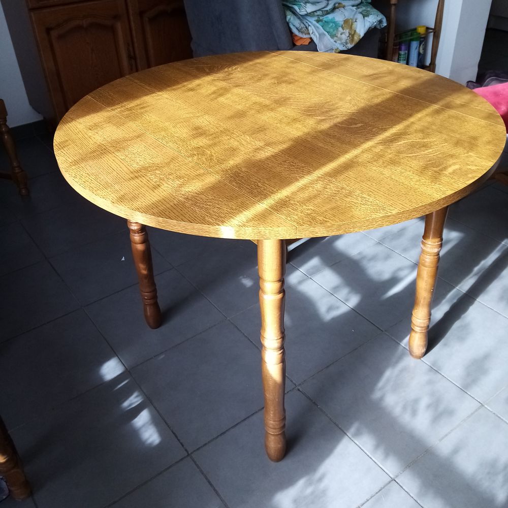Table ronde + chaises Meubles