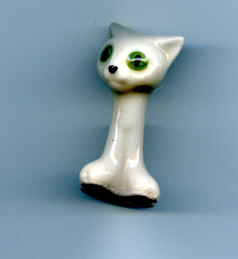 Petit chat en porcelaine 