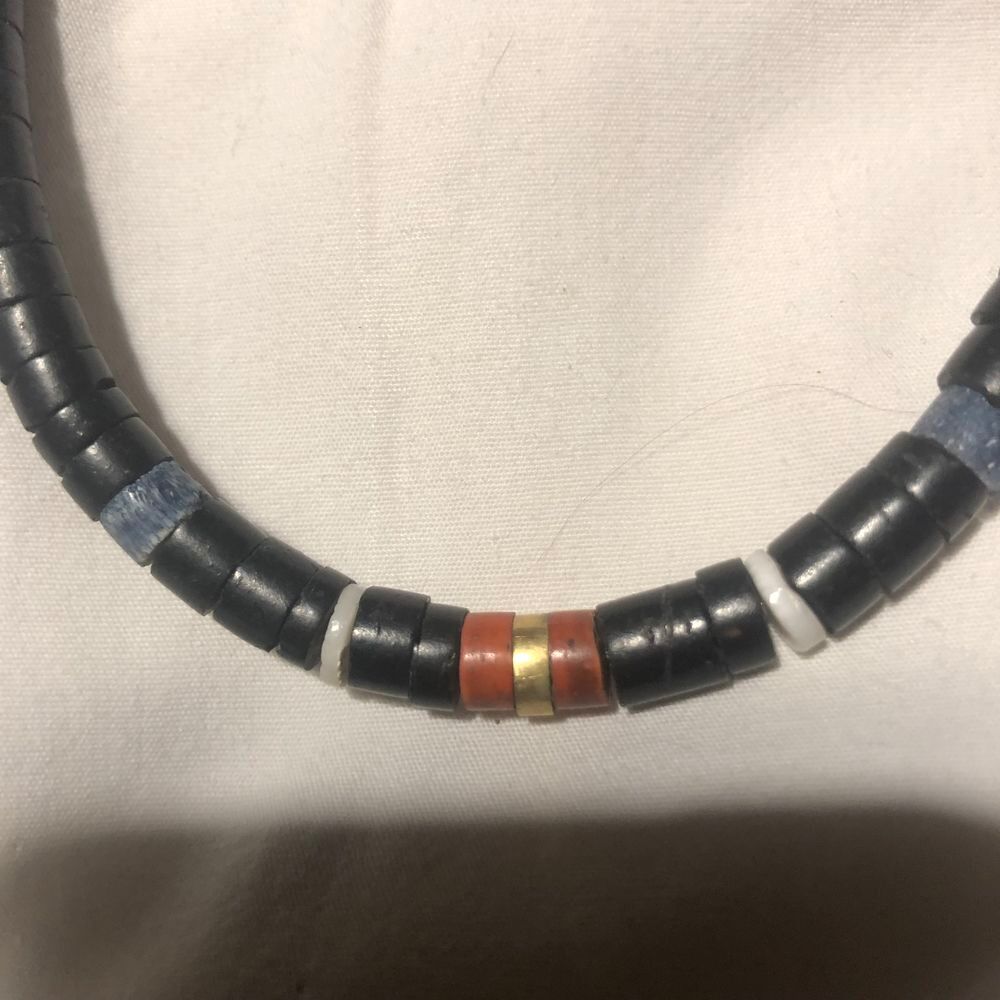 FAIRE PROPOSITION: COLLIER SURFER COQUILLAGE GRD nombre 
Bijoux et montres