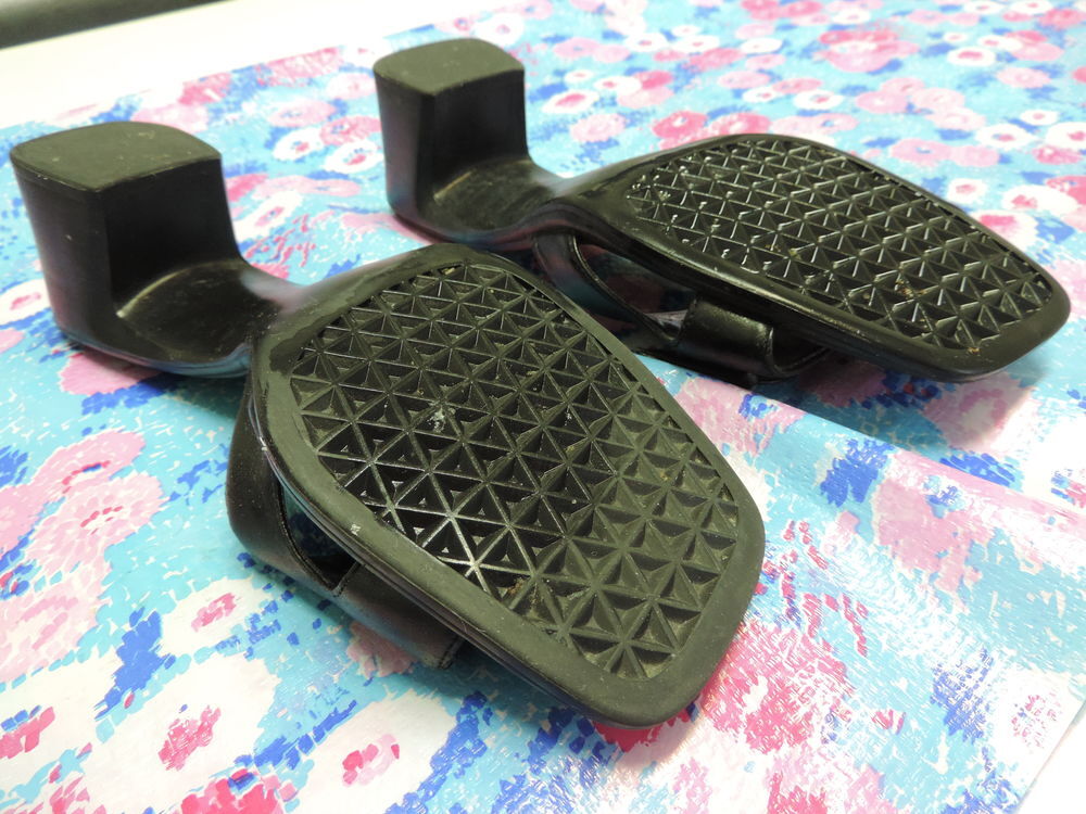 NU PIEDS NOIRS Chaussures