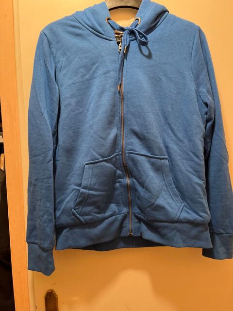 Sweat-shirt capuche et fourrure 10 Villiers-sur-Marne (94)