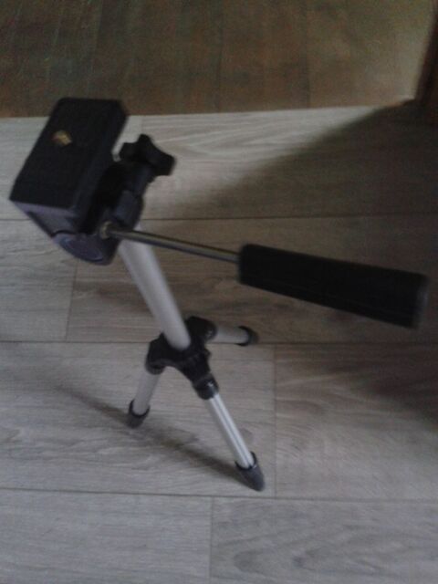 TREPIED POUR APPAREIL PHOTO OU CAMESCOPE. 8 Frvent (62)