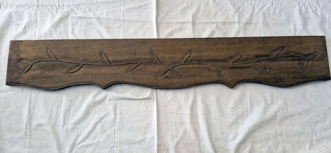 Ancien fronton sculpté en bois chène
Longueur 120cm
Saint-Pierre-les-Étieux (18)