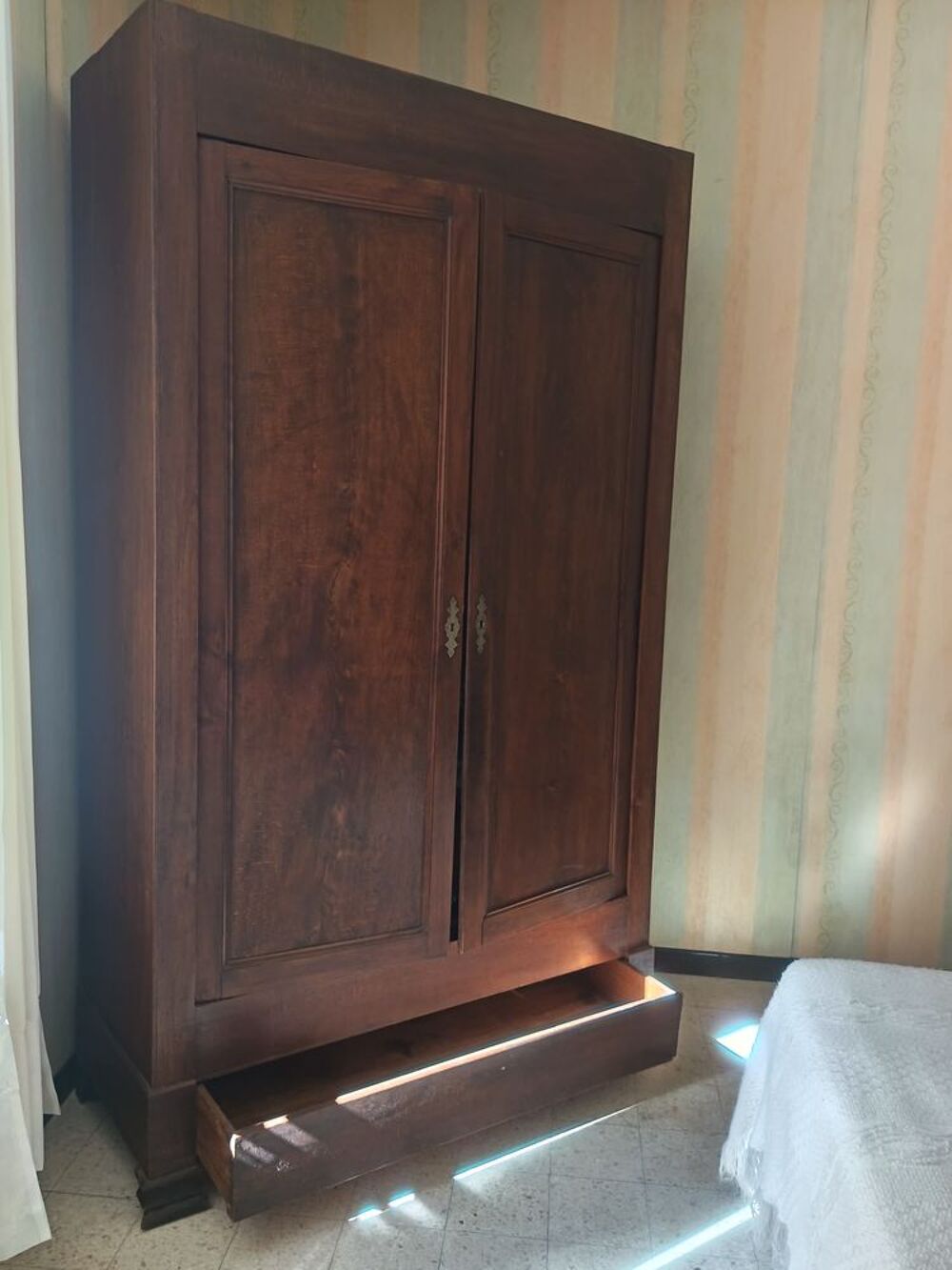 Armoire ancienne en bois Meubles