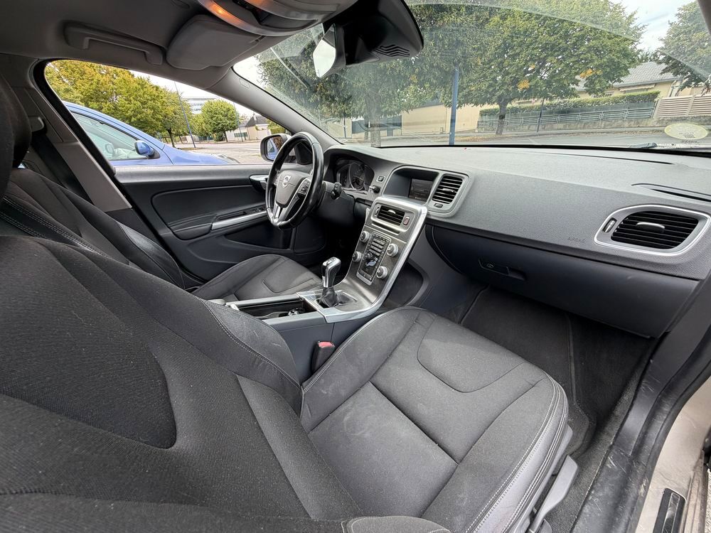 V60 D3 150 ch Stop&Start Momentum Business 2015 occasion 36000 Ch&acirc;teauroux
