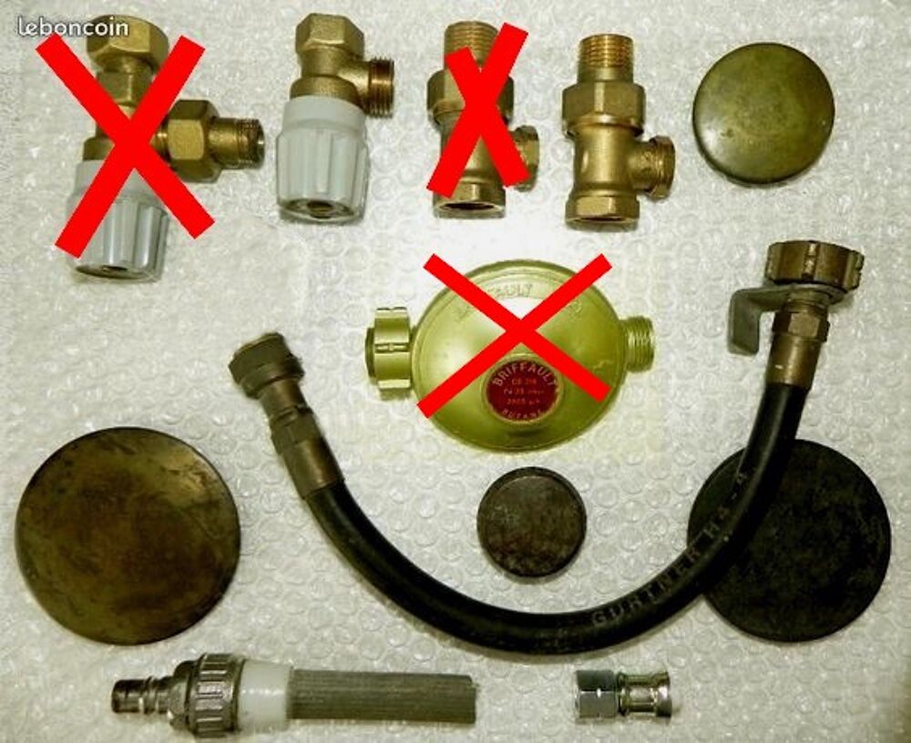 LOT d'accessoires GAZ et RADIATEURS, injecteurs, t&eacute;tines etc Bricolage
