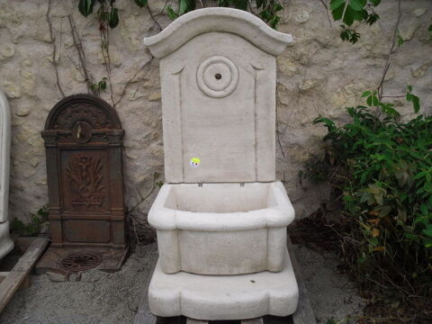 FONTAINE MERIDIONALE    EN PIERRE reconstituée 299 Boucagnères (32)