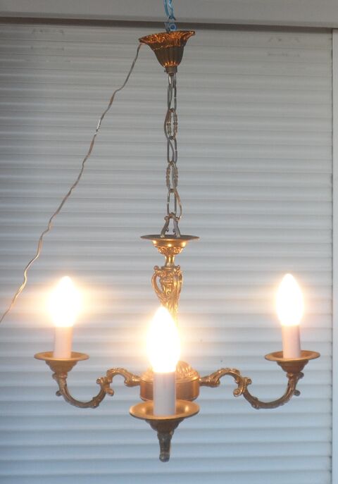Lustre ancien 3 branches en bronze 1re partie du XXme sic 100 Castries (34)