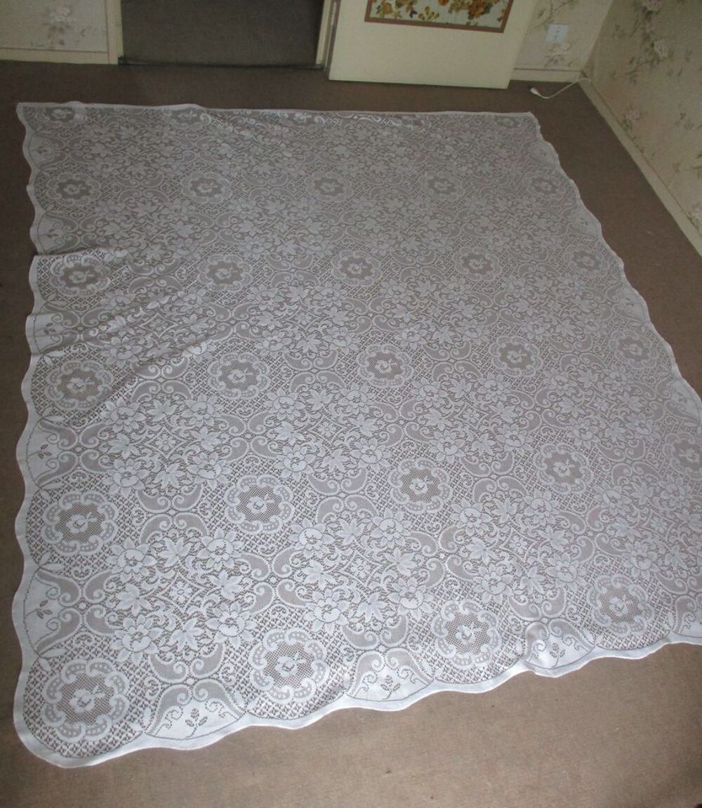 Panneau Voilage L&eacute;ger : 208 cm de Long x 183 cm de larg. Décoration