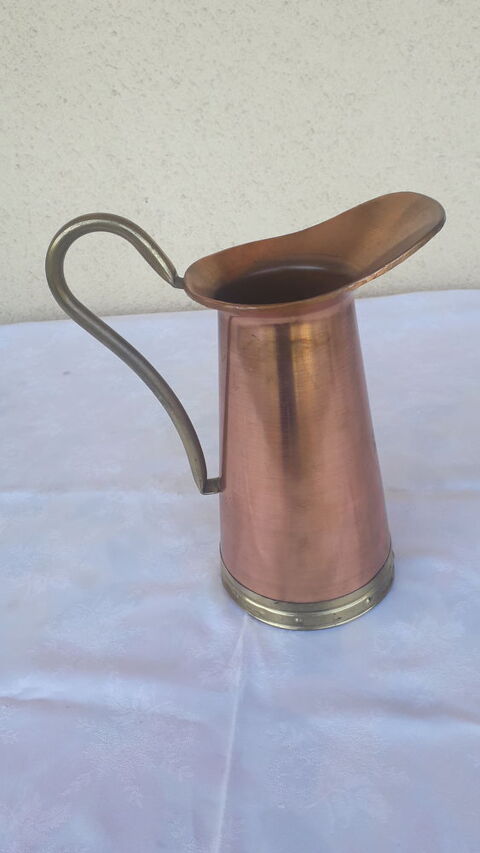 Pichet en cuivre
50 Salon-de-Provence (13)