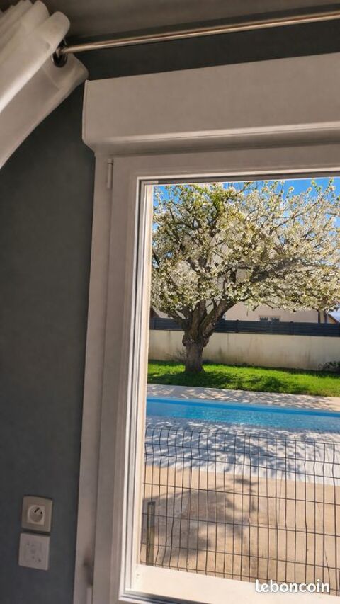 FENETRE PVC BLANCHE OSCILLO BATTANTE AVEC VOLANT ROULANT Champdivers (39)