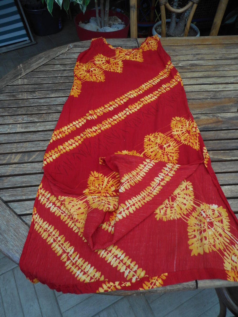Robe d'&eacute;t&eacute; rouge aux motifs orange Vêtements
