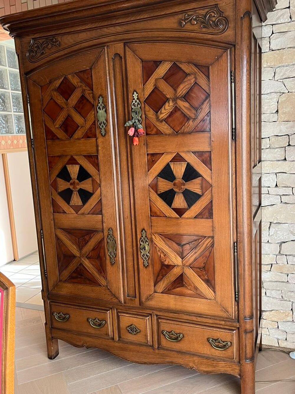 Superbe armoire parquet&eacute;e TROTEL Meubles