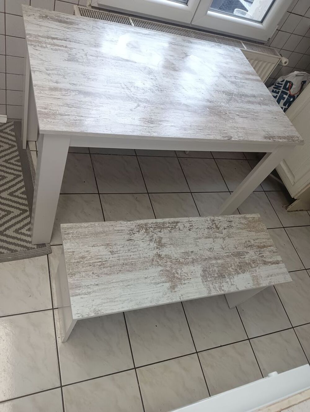 Table &agrave; manger et ses deux bancs Meubles