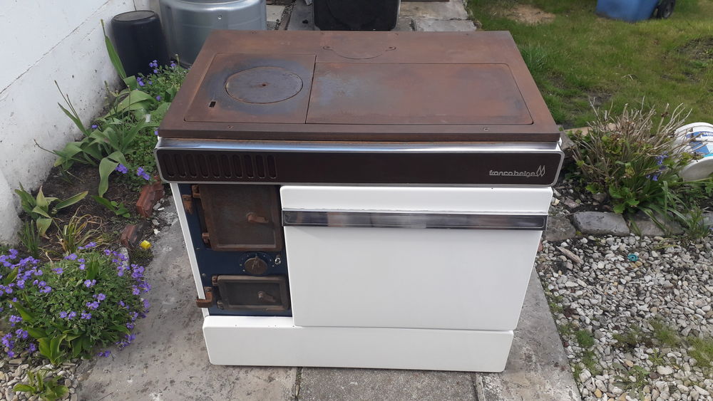 Cuisini&egrave;re fonte bois/charbon FRANCOBELGE 1950. Electroménager