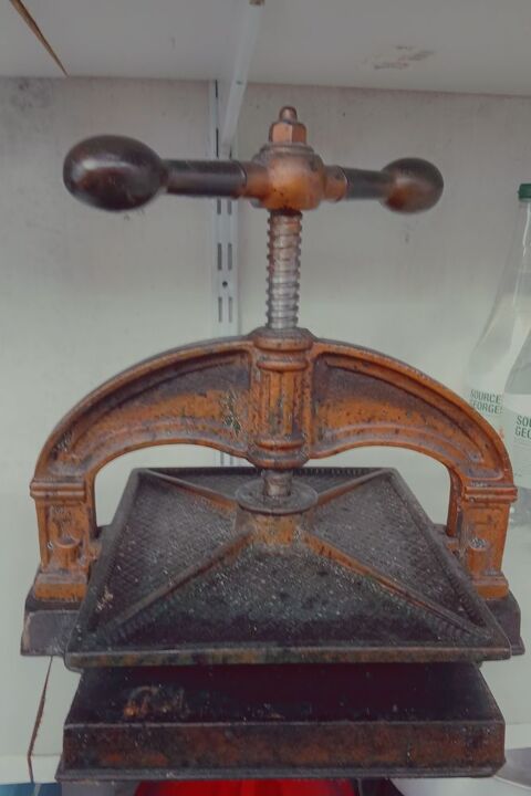 Ancienne presse 90 Calais (62)
