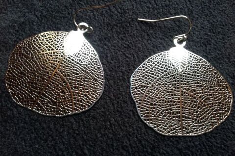 BOUCLES OREILLES GRDE FEUILLE ARGENT� 4cm Envoi Possible
2 Tr�gunc (29)