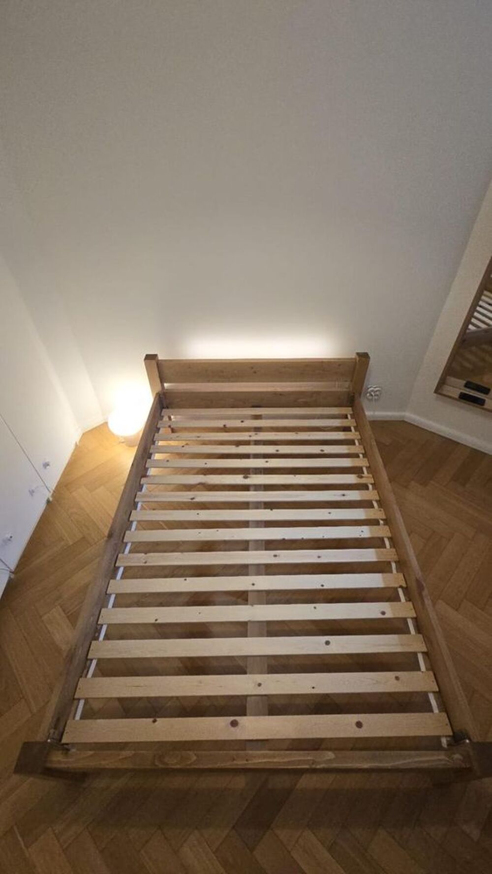 Lit double 140x190 en bois massif sur mesure, avec matelas et surmatelas (possibilit&eacute; de s&eacute;par&eacute;e) Meubles