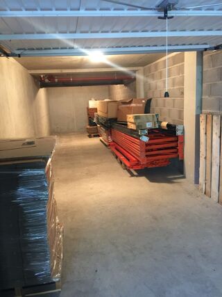  Parking / Garage à louer 40 m²