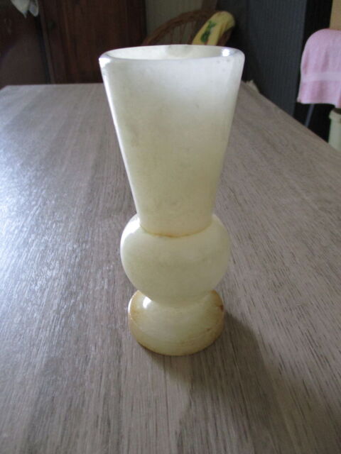Petit vase en onyx 5 Saint-Ouen (41)