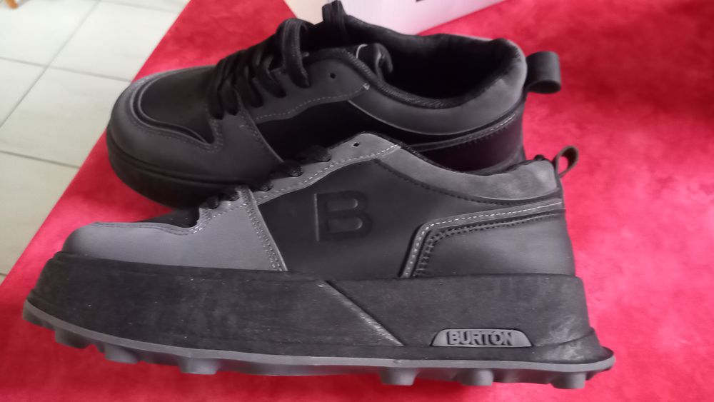 Baskets femme pointure.39 jamais port&eacute;. &Eacute;tat neuf.. Chaussures