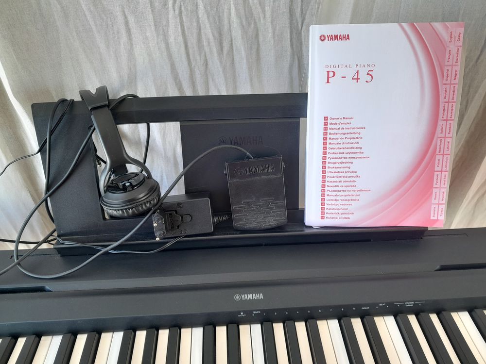 Piano &eacute;lectrique Yamaha comme neuf + tabouret/p&eacute;dale/casque Instruments de musique
