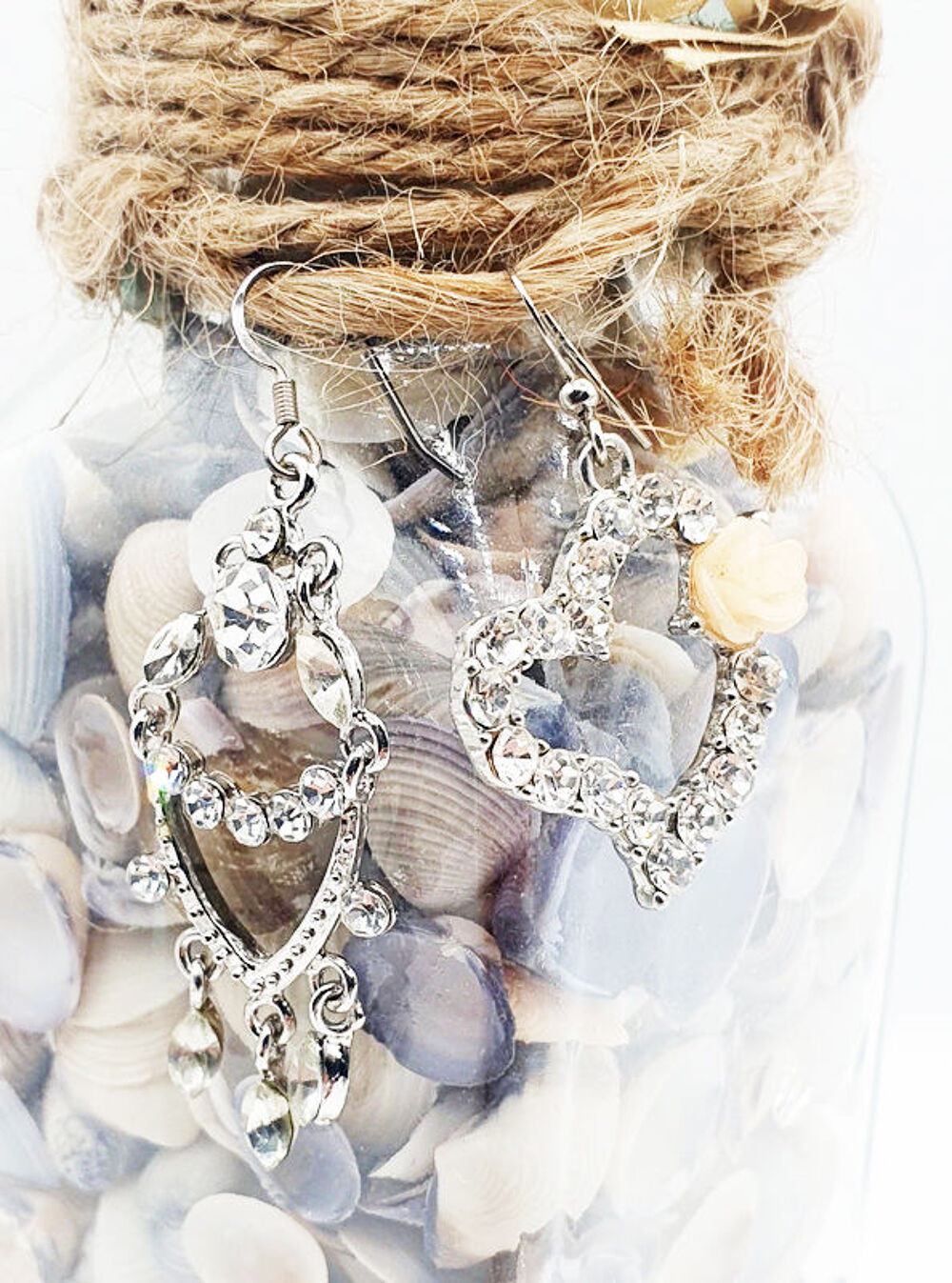 Magnifique paire de boucles d'oreilles strass m&eacute;tal argent&eacute; Bijoux et montres