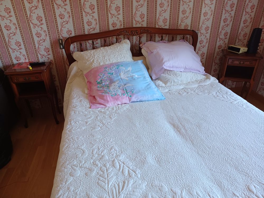 Chambre &agrave; coucher compl&egrave;te en merisier Meubles