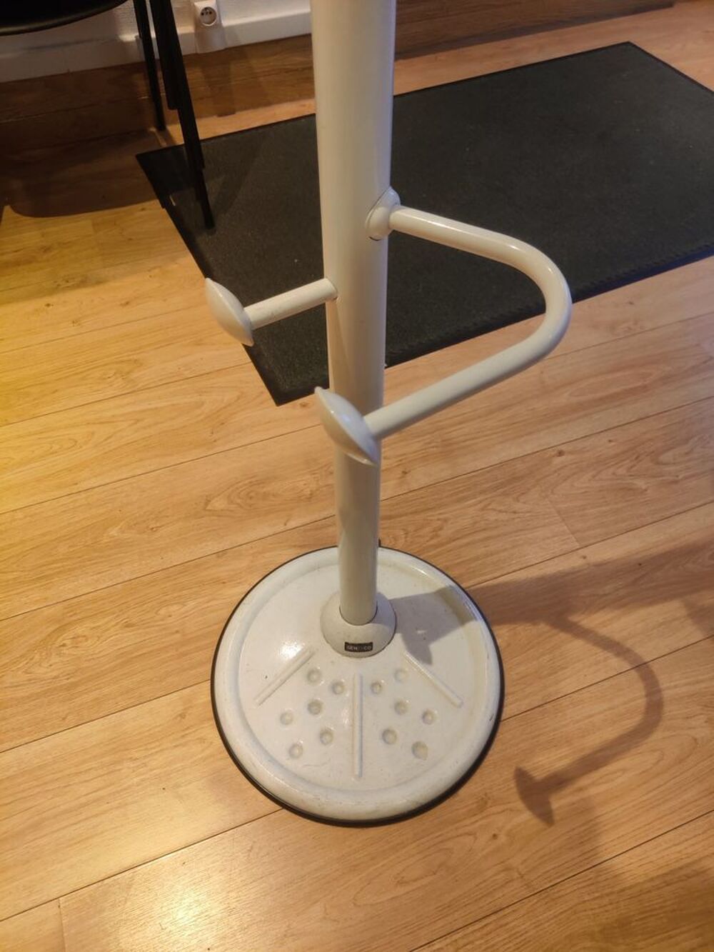 Porte-manteau sur pied perroquet GENEXCO base lest&eacute;e Meubles