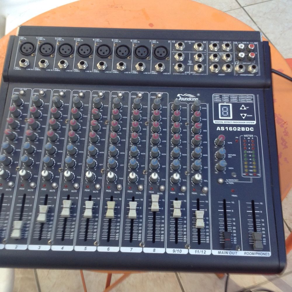 sono phonic 2x200w Instruments de musique