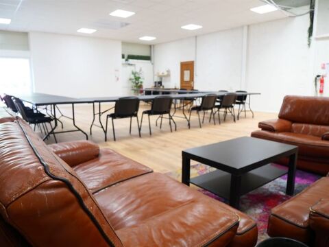 Local d'activité 230 m² à louer 2520 230 m$$2 520 € 