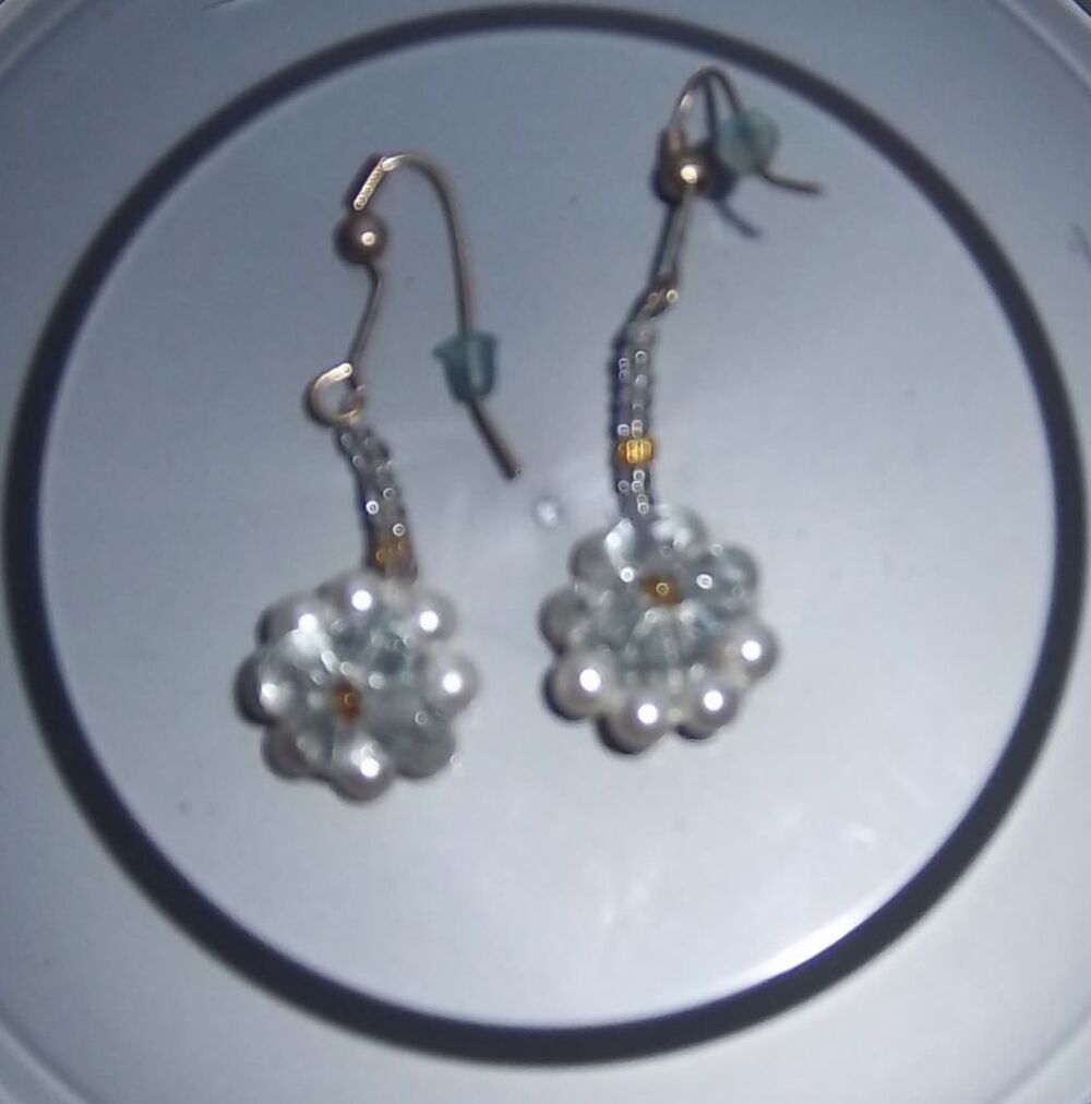 Boucles d'oreilles fleurs perles Bijoux et montres