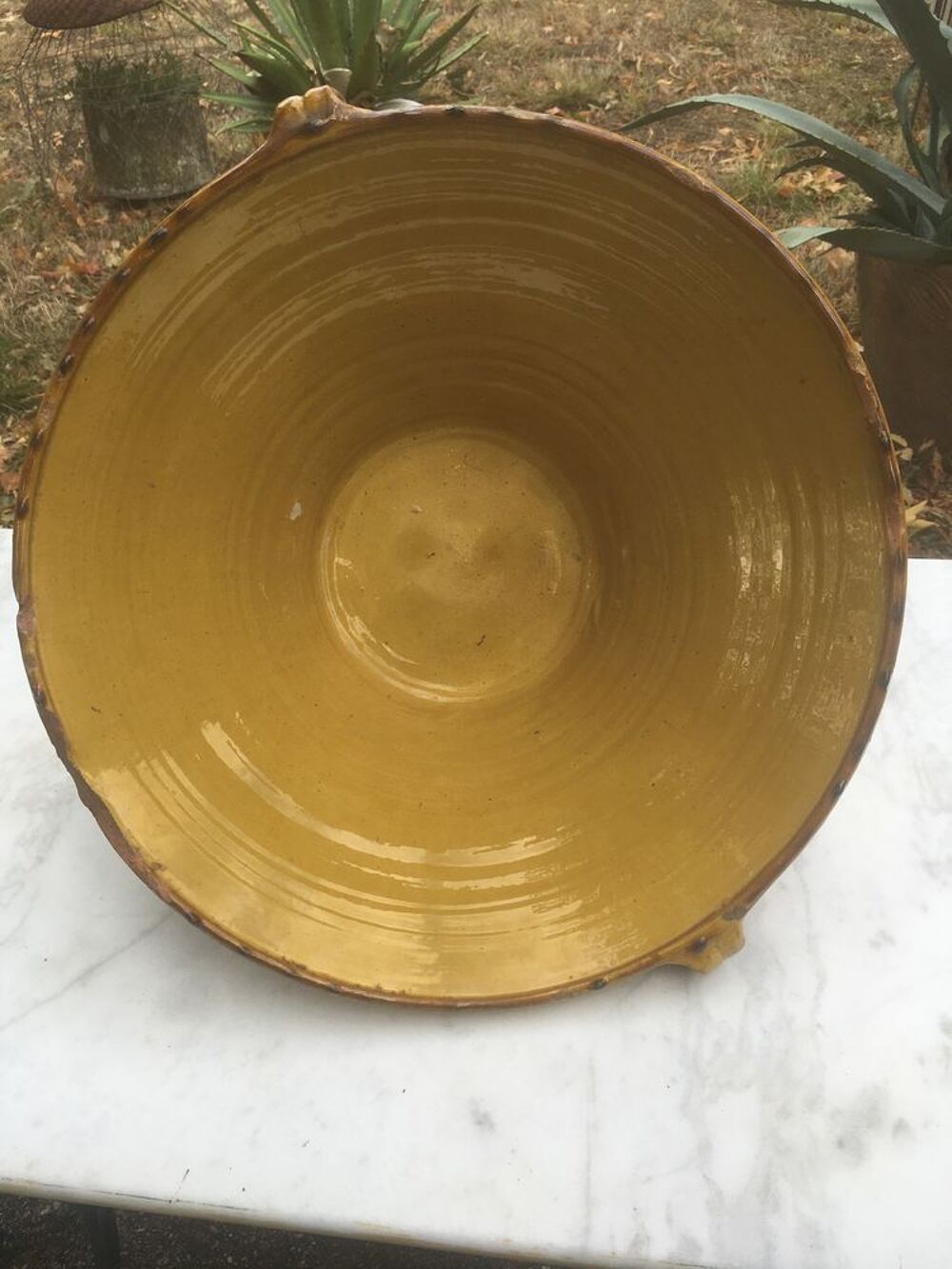 Gr&eacute;salle en terre cuite verniss&eacute;e jaune / pot / Tian (GL) Décoration
