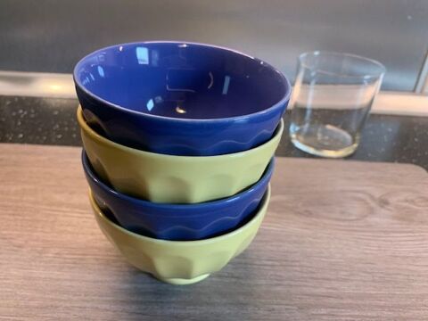 4 Bols à pied en porcelaine 2 Bleus et 2 jaunes 6 Saulx-les-Chartreux (91)