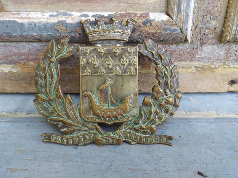 Ancienne Plaque de Shako Garde R&eacute;publicaine Paris. 
