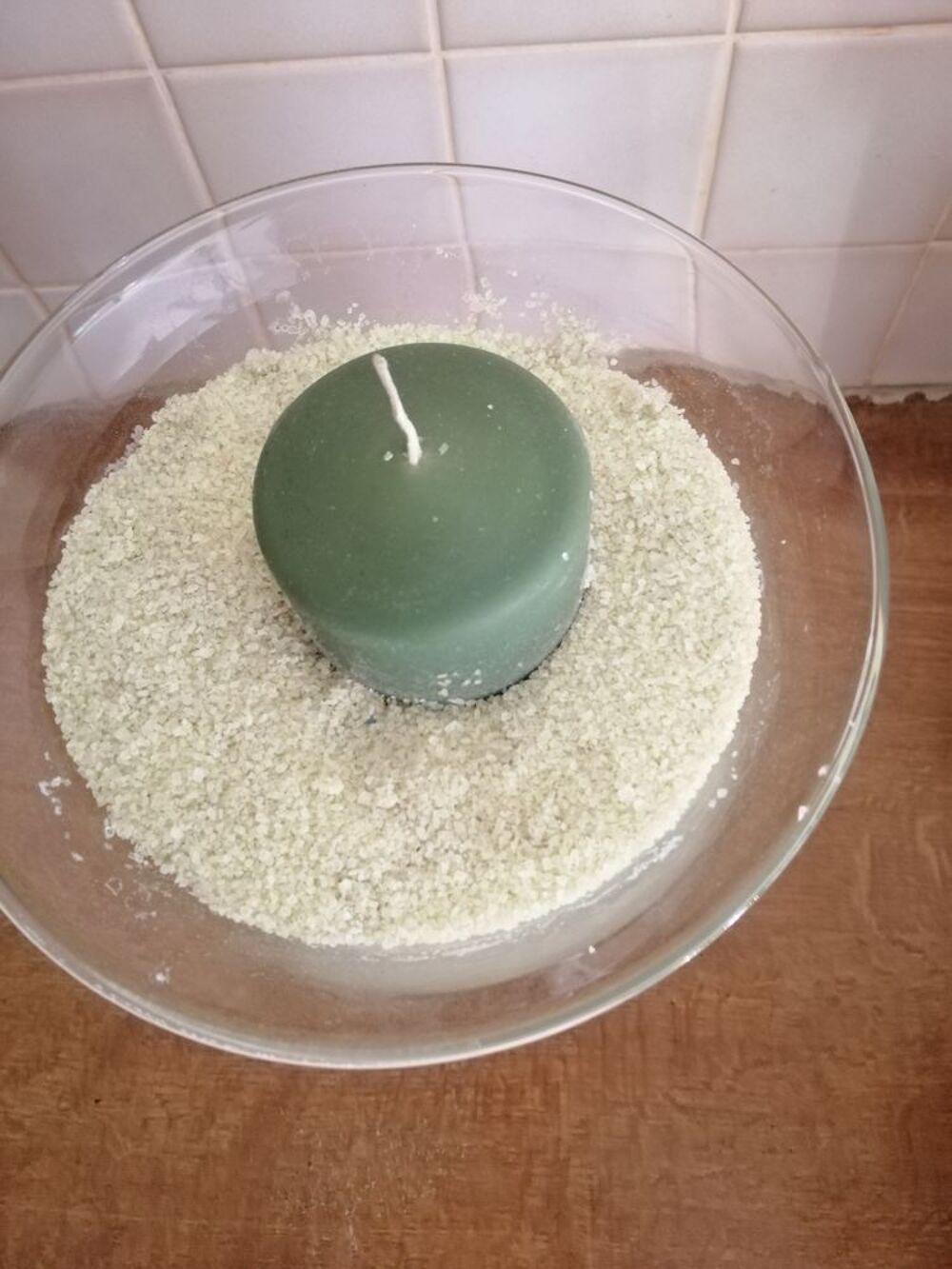 Photophore avec sable et grosse bougie
de couleur Verte
Décoration